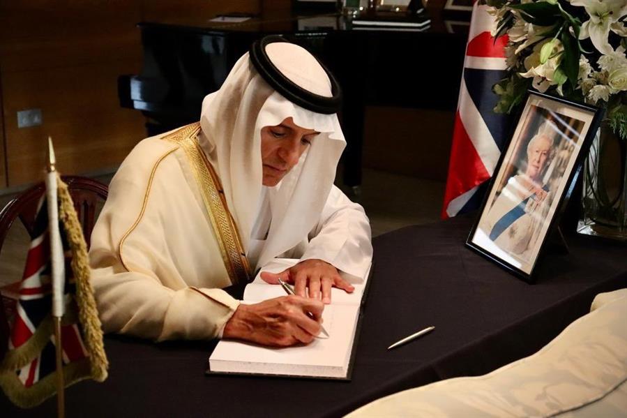 السفارة البريطانية بالرياض تفتح كتاب التعزية في وفاة الملكة اليزابيث