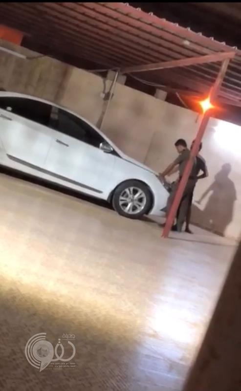 عيار ناري يخترق سيارة مواطن بأحد المسارحة