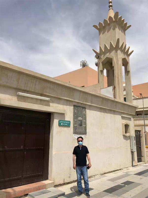 سفير الصين أمام مسجد الشيخ ابوبكر