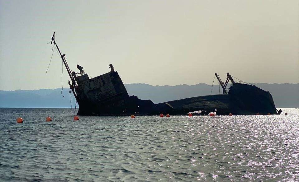 لتميز موقعه ومناخه.. شاطئ حقل جاذب للسياح طيلة العام (صور)  