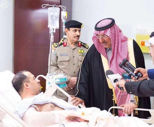 بالصور.. الأمير محمد بن نايف يزور مصابي 