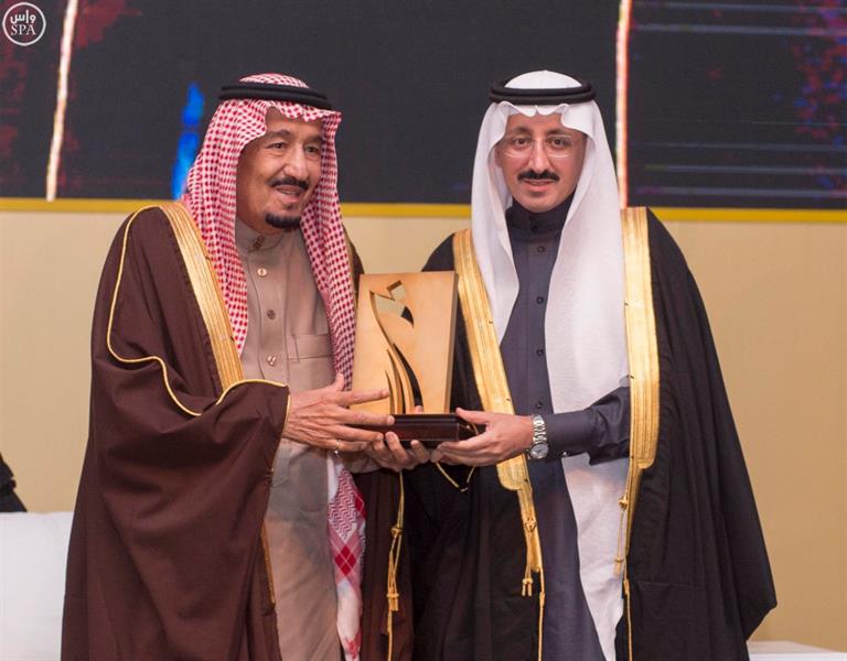 خادم الحرمين الشريفين يرعى حفل تكريم الفائزين بجائزة الملك خالد في دورتها الخامسة 