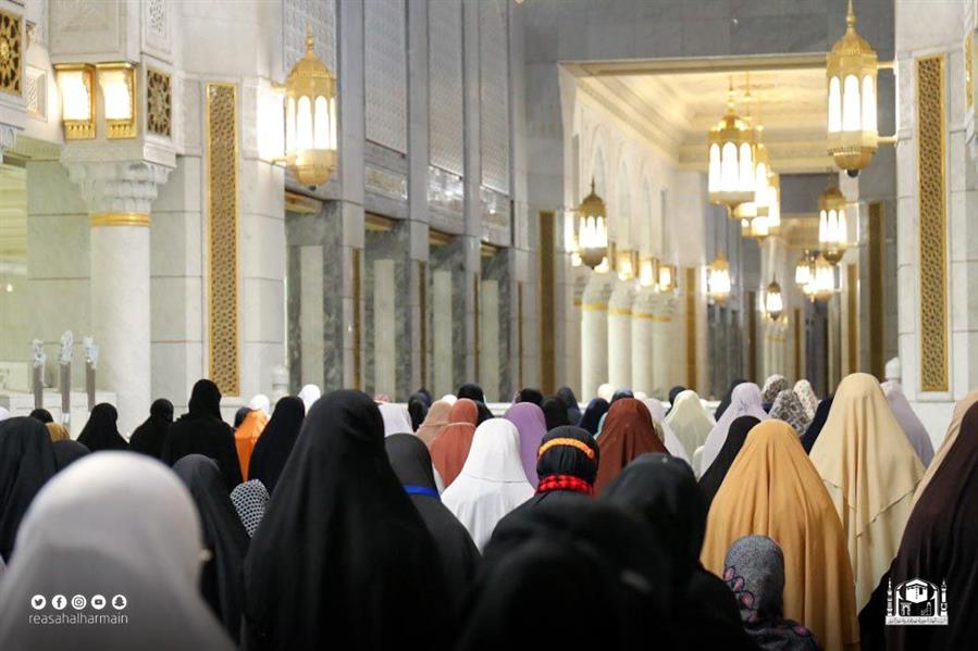 المصلون في المسجد الحرام