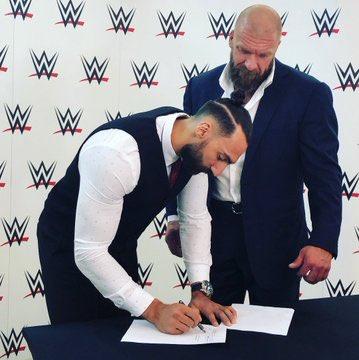 ابن الكويت يوقع عقده مع WWE