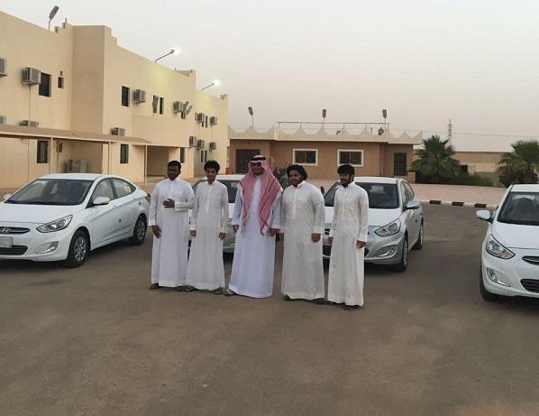 رجل أعمال يمنح 4 سيارات لطلاب متفوقين بدار التربية الاجتماعية بشقراء