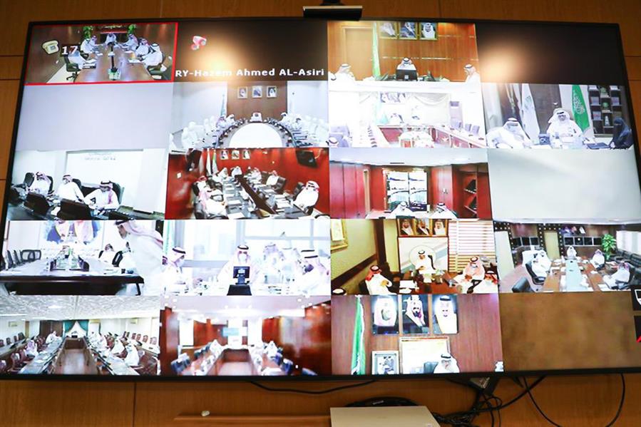 نائب الوزير يجتمع بمديري التعليم لمتابعة الاستعدادات لعودة الدراسة حضورياً وجهود تحصين الطلبة والمعلمين 