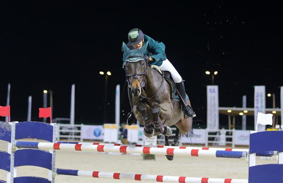 صور.. الفارس الشربتلي يفوز بكأس أمير الرياض لقفز الحواجز