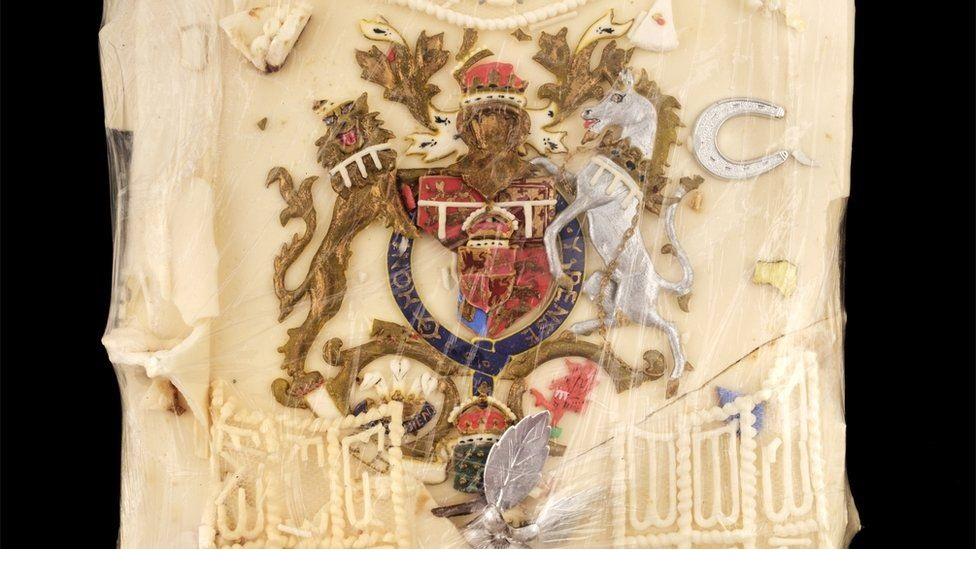 قطعة من كعكة زفاف تشارلز وديانا 