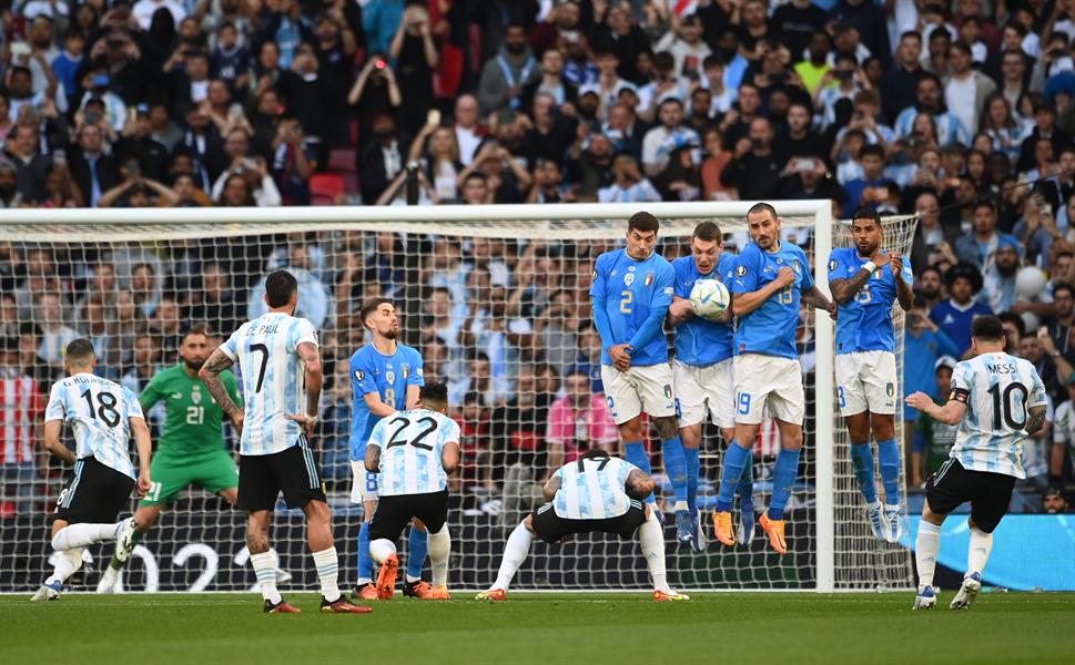 الأرجنتين وإيطاليا