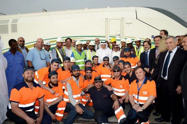 وزير النقل يطلع على عربات قطار الحرمين بالمدينة المنورة