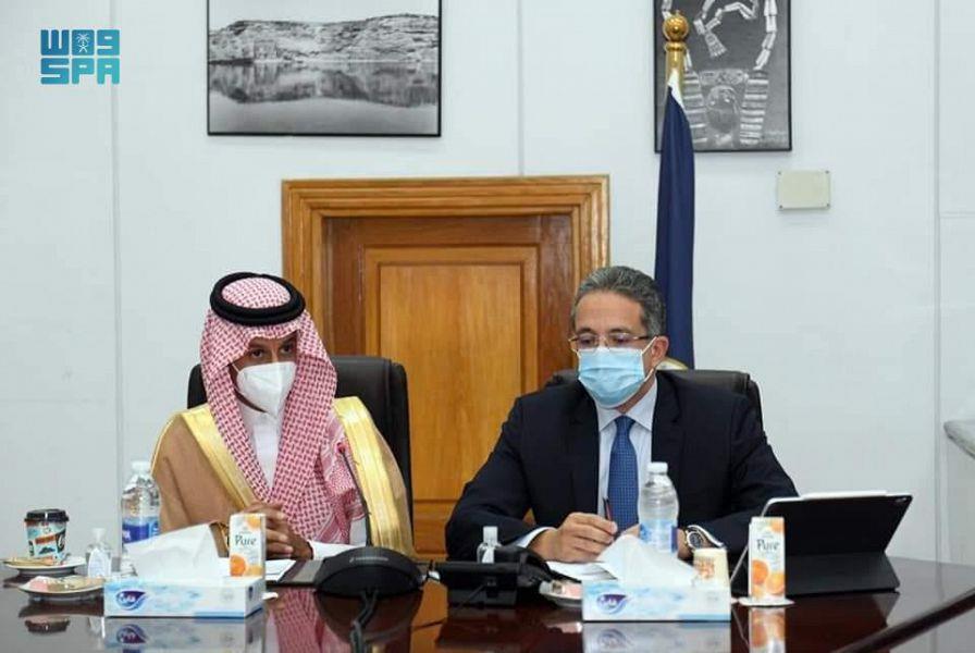 وزير السياحة يلتقي نظيره المصري