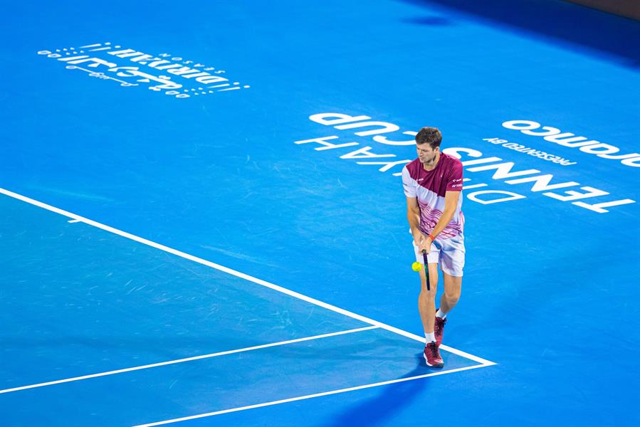 البولندي هوركاتش والسويسري ستريكير أبطالاً لكأس الدرعية للتنس