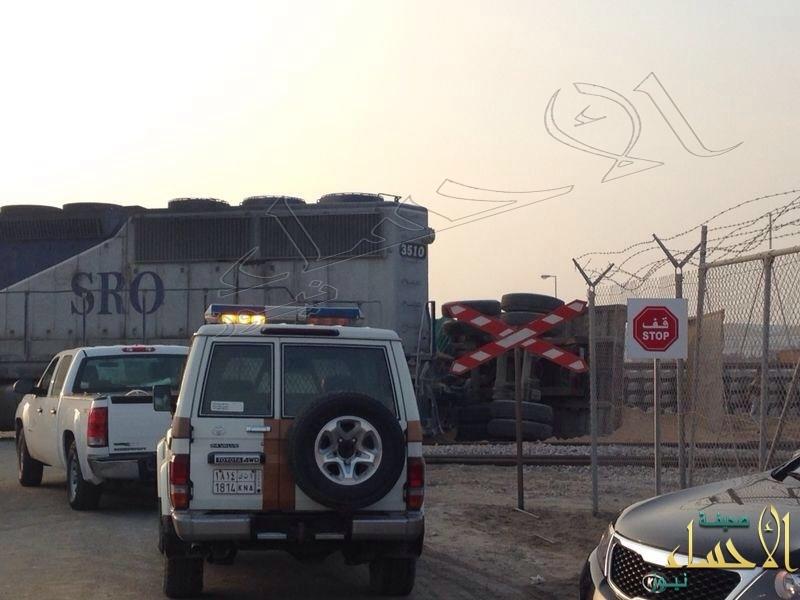 اصطدام شاحنة بقطار