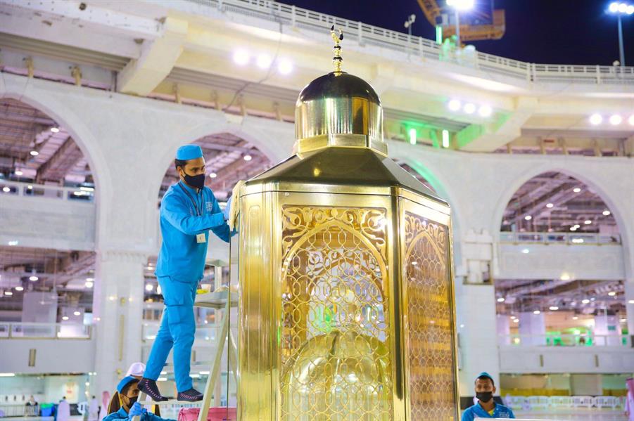 تطهير وتلميع الإطار الخارجي لمقام إبراهيم عليه السلام