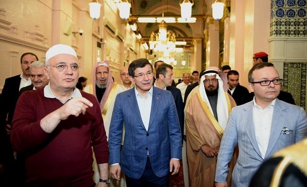 بالصور.. رئيس وزراء تركيا يزور المسجد النبوي الشريف