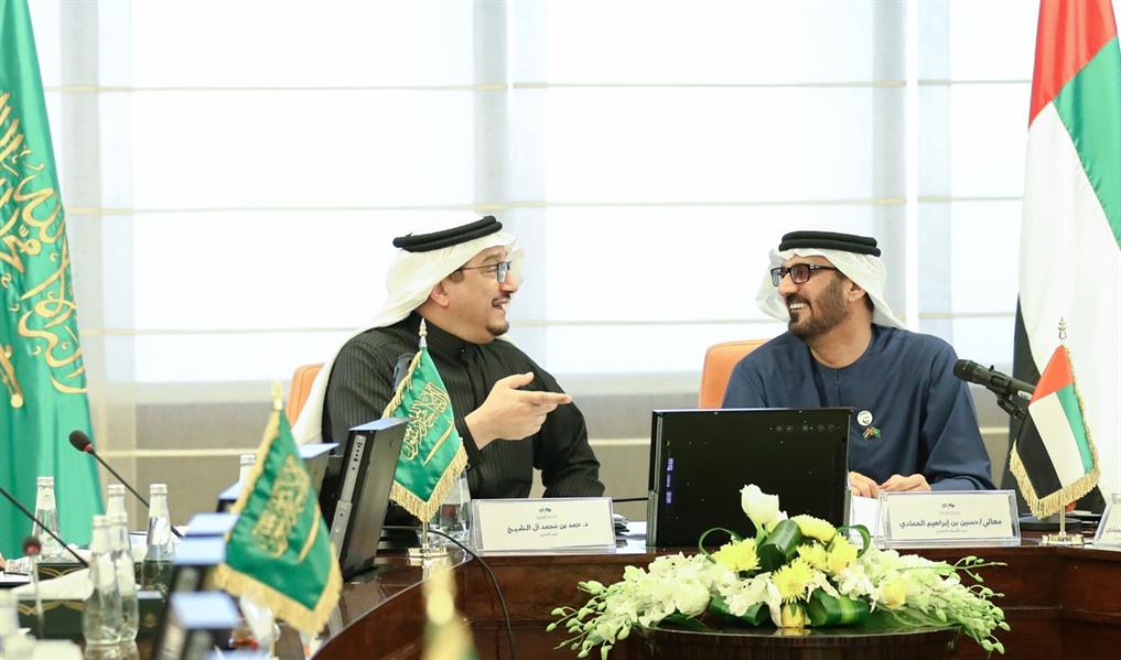 الأستاذ حسين إبراهيم الحمادي و الدكتور حمد بن محمد آل الشيخ 