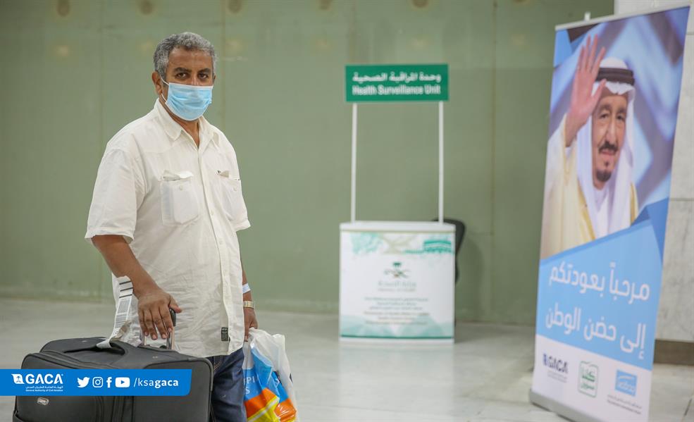 مطار جدة يستقبل عدداً من المواطنين قادمين من القاهرة