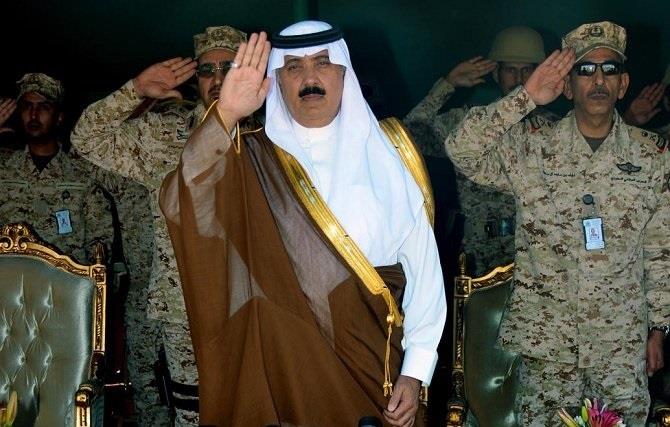 متعب بن عبدالله يعايد قوات الحرس الوطني في عرعر