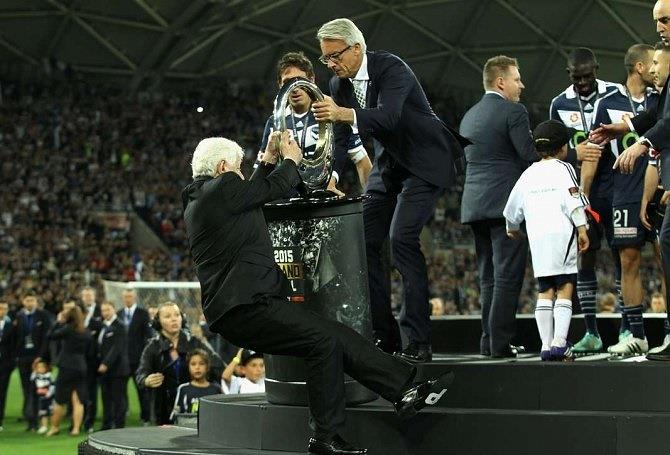 فرانك لوي رئيس الاتحاد الاسترالي