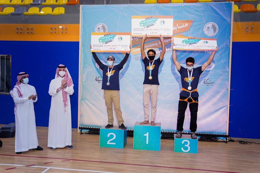 تتويج الفائزين