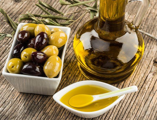 أخبار 24 الفوائد الصحية لزيت الزيتون على الريق