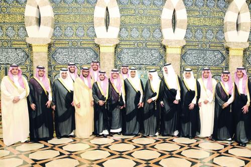 تركي الفيصل ومشعل بن ماجد والعريس يتوسطون عددا من الأمراء والمسؤولين تركي الفيصل ومشعل بن ماجد والعريس يتوسطون عددا من الأمراء والمسؤولين