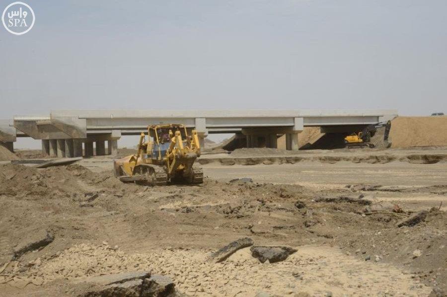 وزير النقل يتفقد مشروعات الطرق في منطقة جازان وزير النقل يتفقد مشروعات الطرق في منطقة جازان