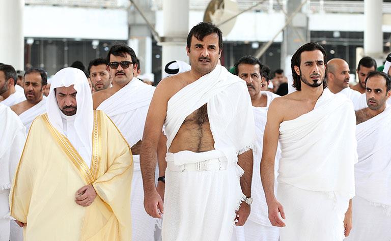 صور لتميم بن حمد والوفد المرافق له خلال أدائهم مناسك العمرة صور لتميم بن حمد والوفد المرافق له خلال أدائهم مناسك العمرة