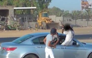 شباب يفحطون