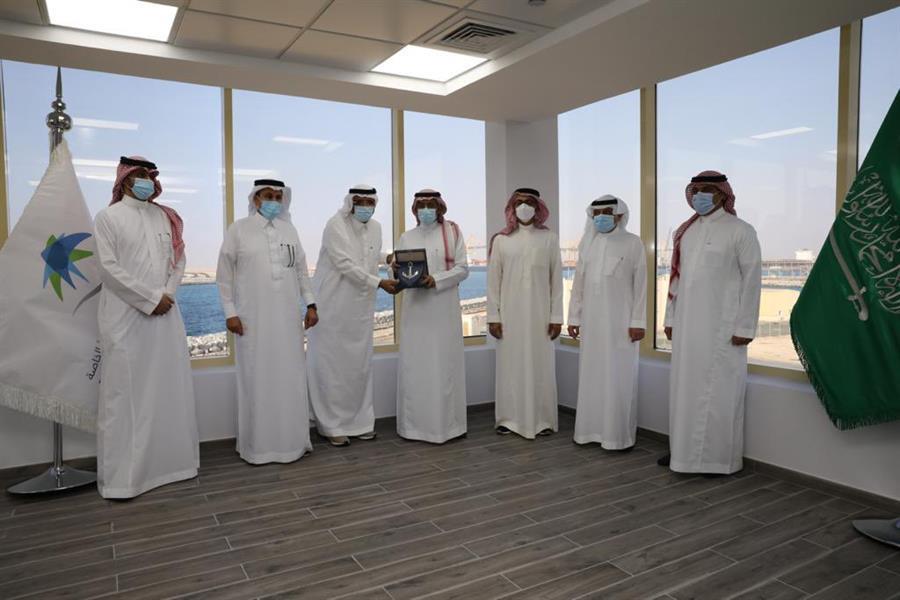 وزير الصناعة بندر الخريف وزير الصناعة بندر الخريف