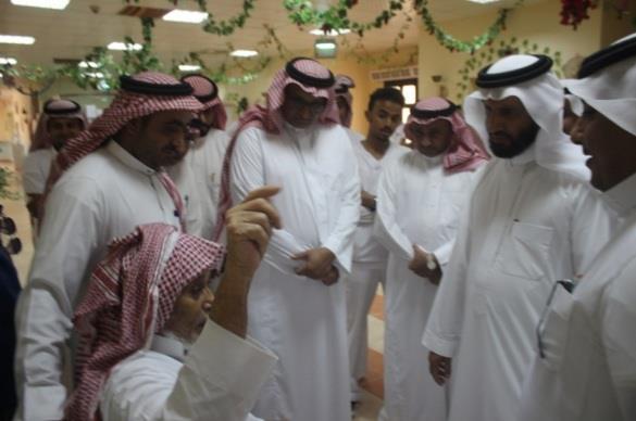 المقرن يقوم بزيارة مفاجئة لمركز التأهيل الشامل بجازان المقرن يقوم بزيارة مفاجئة لمركز التأهيل الشامل بجازان