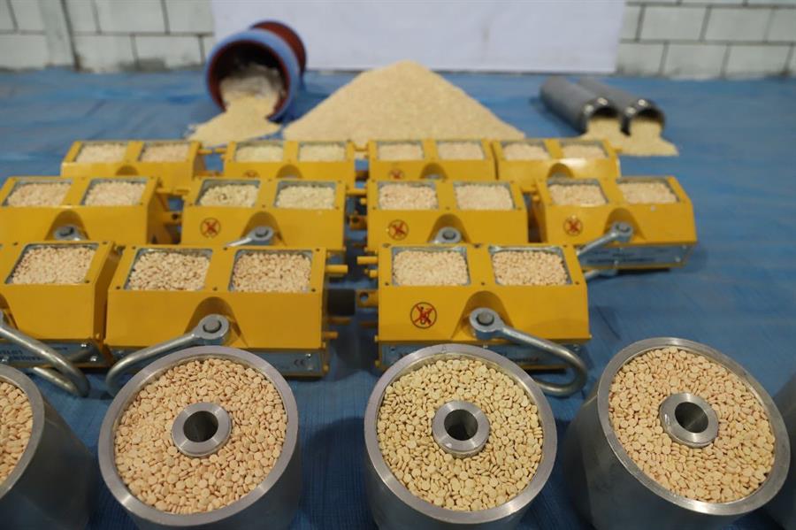 مكافحة المخدرات تحبط تهريب قرابة نصف مليون قرص مخدر مخبأة في معدات وقطع غيار 