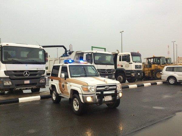 بالفيديو والصور.. أمطار وسيول بعدد من الأودية بمنطقة تبوك صباح اليوم