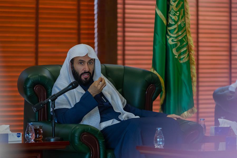 تُدار بطاقم نسائي 100%.. وزير العدل يتفقد محكمة الأحوال الشخصية بالدمام تُدار بطاقم نسائي 100%.. وزير العدل يتفقد محكمة الأحوال الشخصية بالدمام