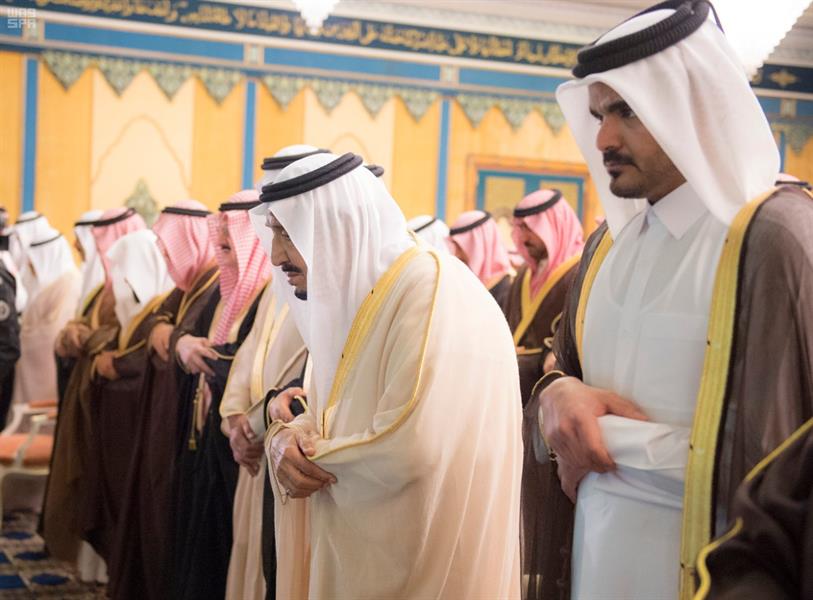 الصلاة على الأمير مشعل بالمسجد الحرام.. وخادم الحرمين يتقدم المصلين (صور)