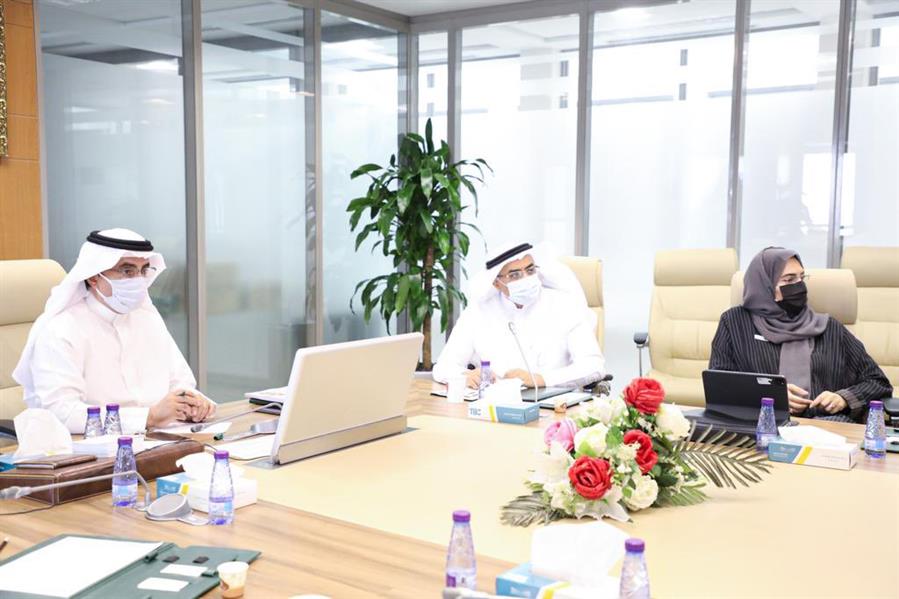 نائب الوزير يجتمع بمديري التعليم لمتابعة الاستعدادات لعودة الدراسة حضورياً وجهود تحصين الطلبة والمعلمين 