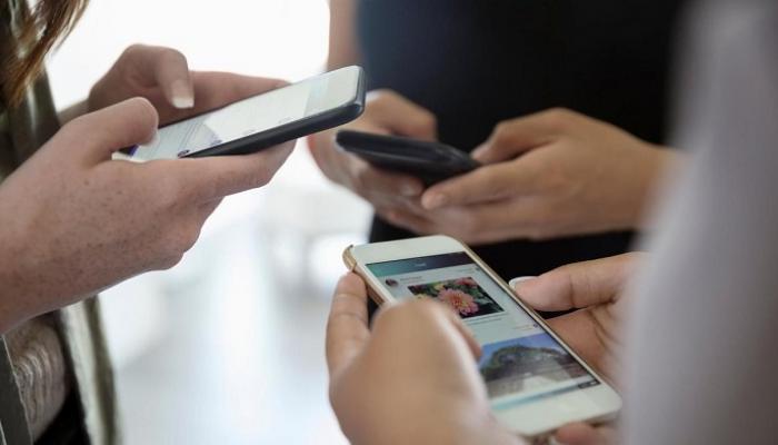  حفاظًا على صحتك.. أبعد الهاتف المحمول عن جسدك في هذه الحالات 