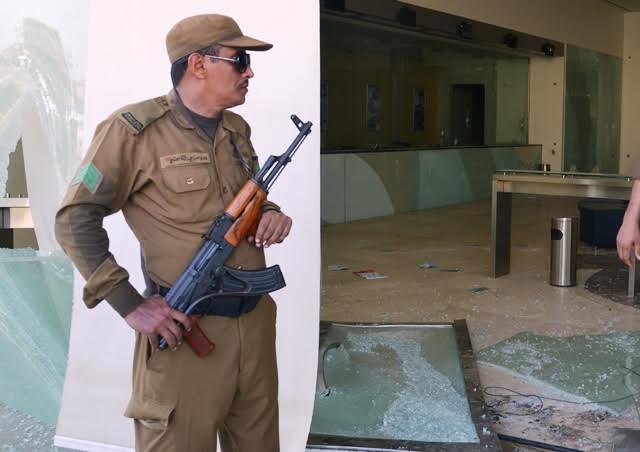 قائد قوات الطوارئ يروي تفاصيل الإطاحة بمسلح بنك الراجحي (صور)