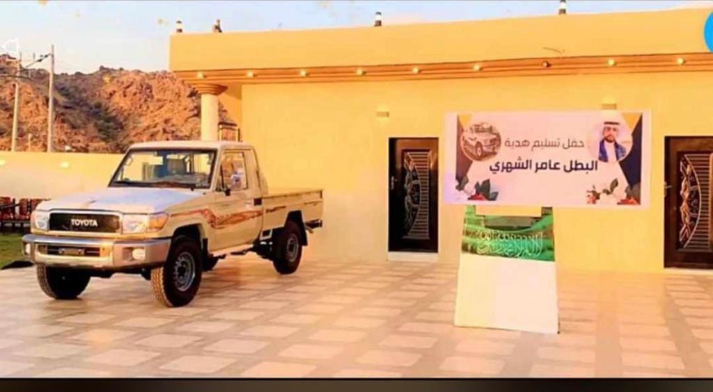 بعد سيارة أمير عسير.. قبائل ثربان تهدي 