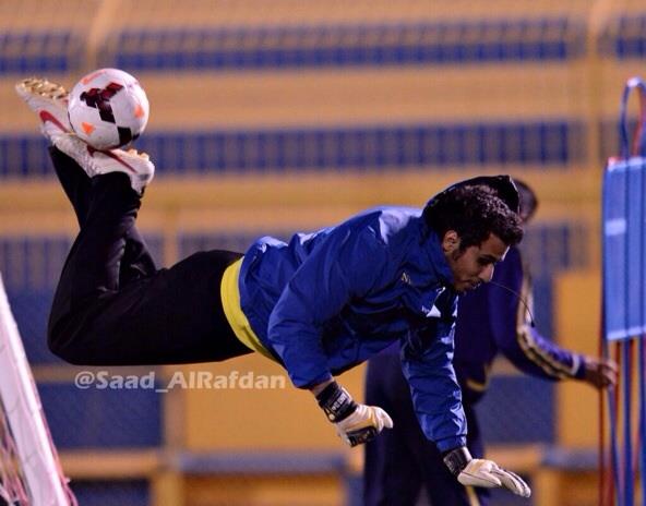 العنزي يرد بـ صدة العقرب