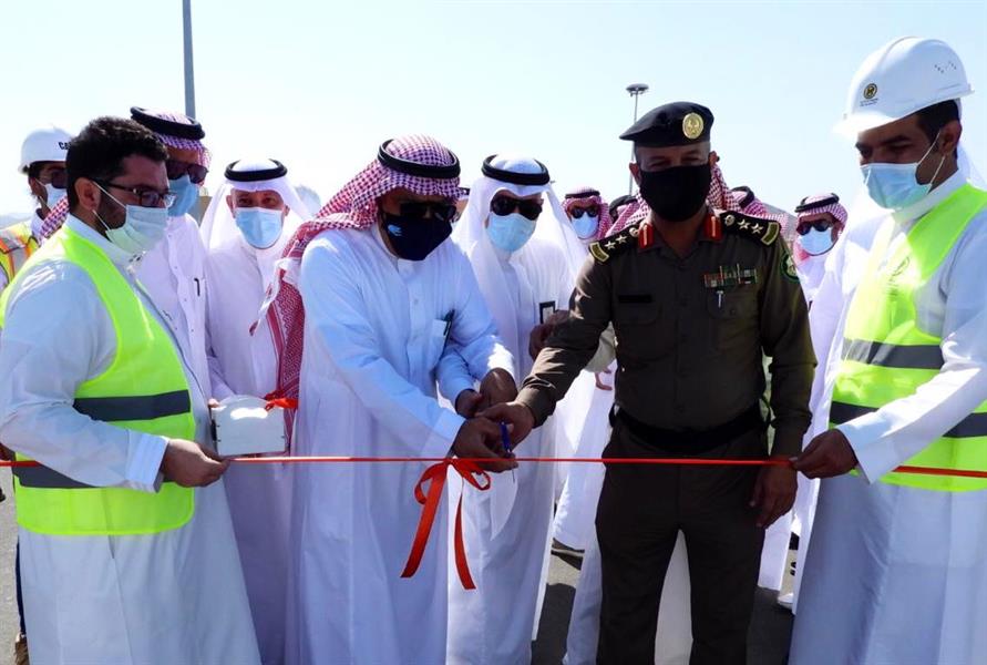 يسهم في تحرير الحركة المرورية.. أمين مكة يدشِّن جسر 