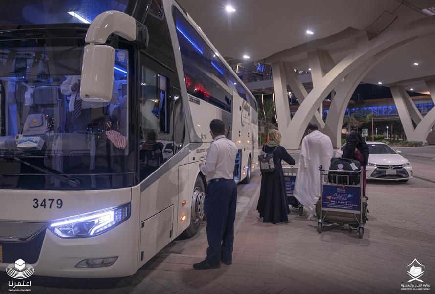 وصول فوج من معتمري باكستان إلى مطار الملك عبدالعزيز بجدة 