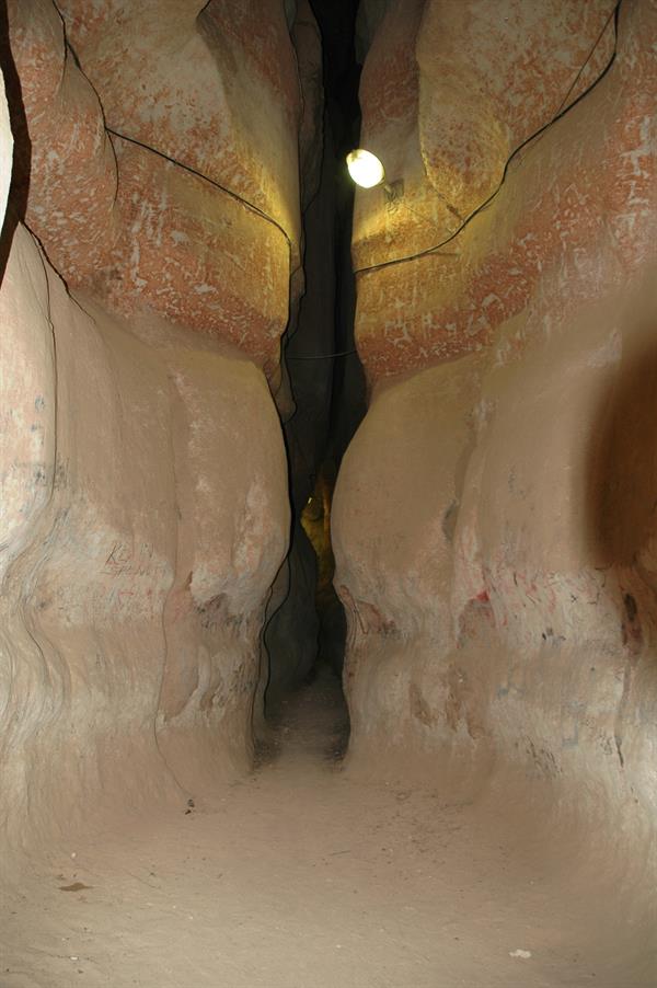 جبل القارة بالأحساء