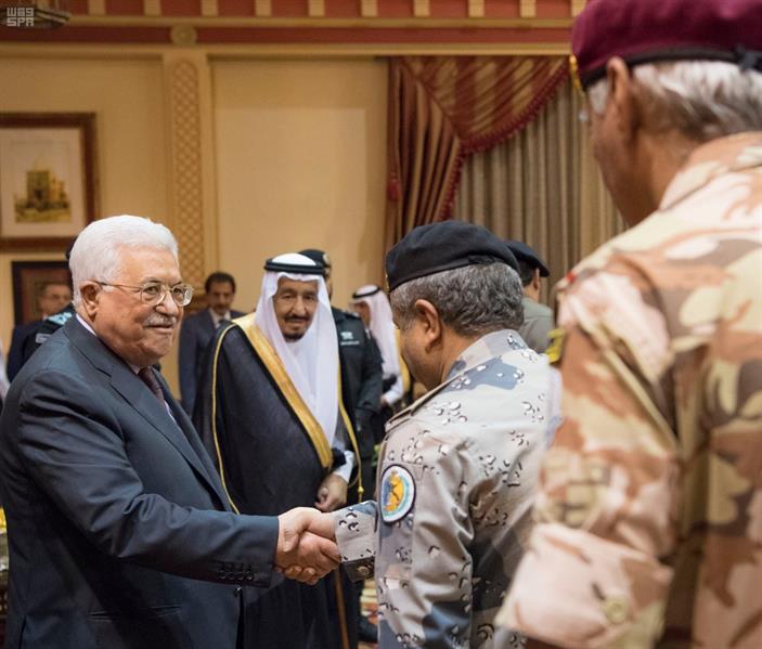 بالصور.. خادم الحرمين يستقبل رئيس فلسطين ويقيم مأدبة غداء تكريما له