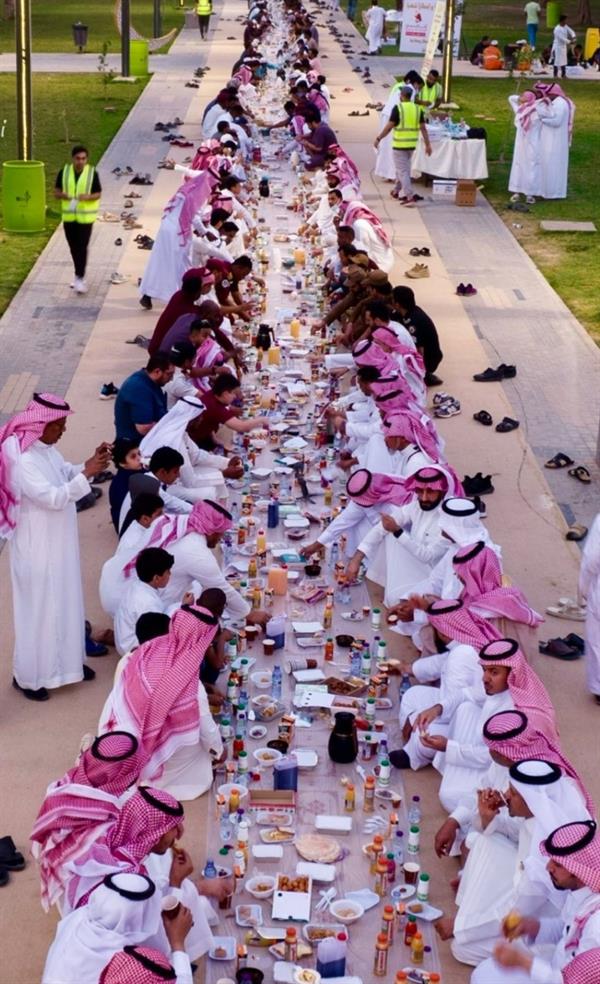 أطول مائدة إفطار 