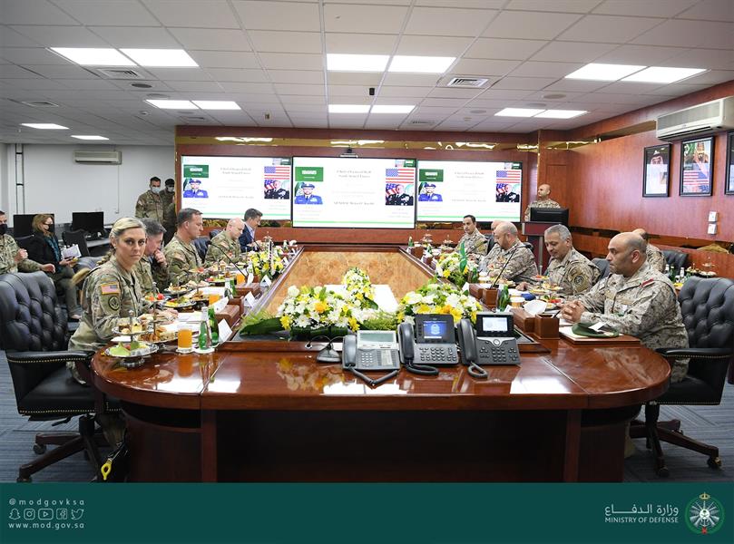 رئيس هيئة الأركان العامة مع قائد القيادة المركزية الأمريكية