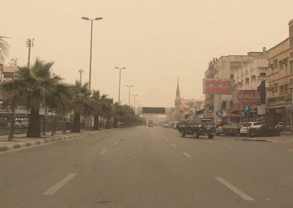 بالصور.. موجة غبار تجتاح المنطقة الشرقية.. و