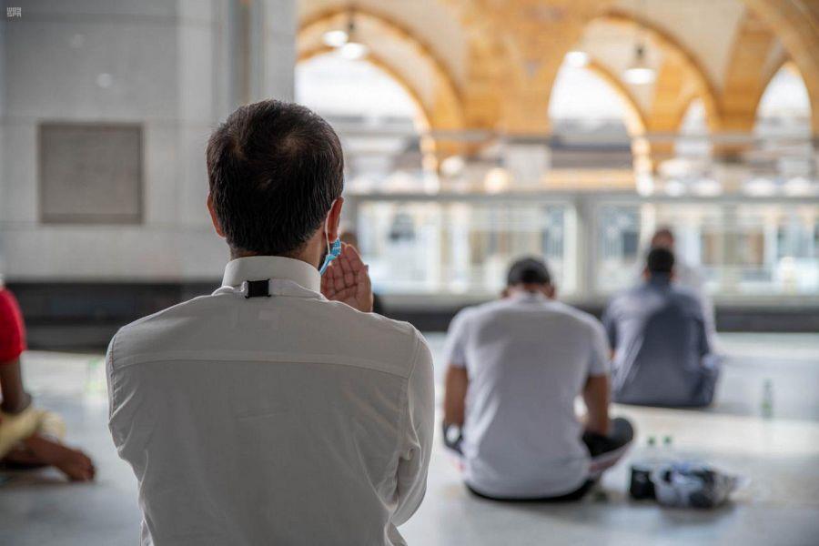 صور توثق مشاعر ضيوف الرحمن لحظة وداعهم بيت الله الحرام بعد انتهاء مناسك الحج 