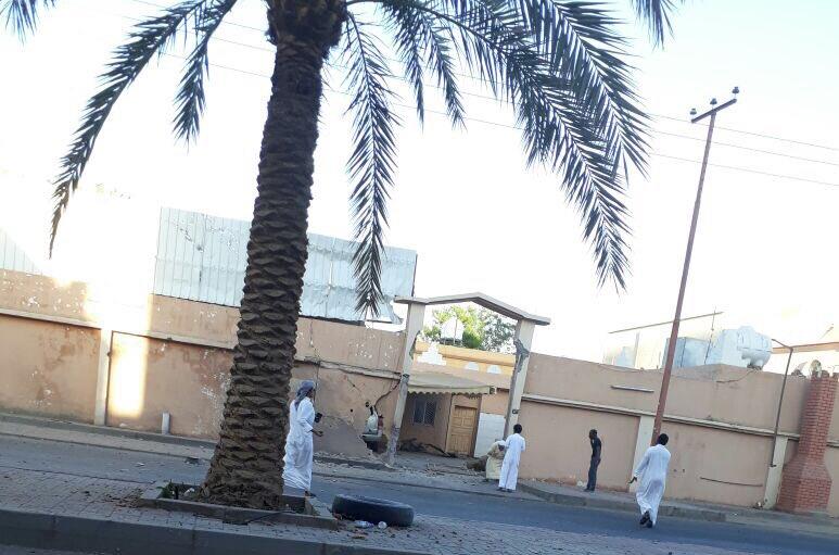 بالصور.. سقوط مقذوفات عسكرية من داخل اليمن على مدرسة للبنات ومنازل بنجران