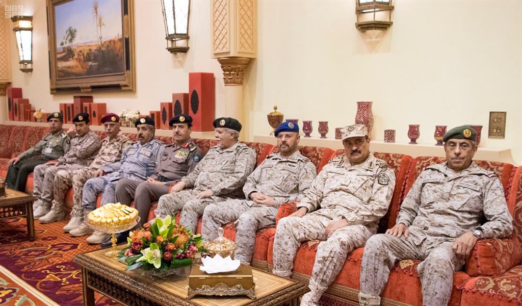 بالصور.. خادم الحرمين يستقبل رئيس فلسطين ويقيم مأدبة غداء تكريما له